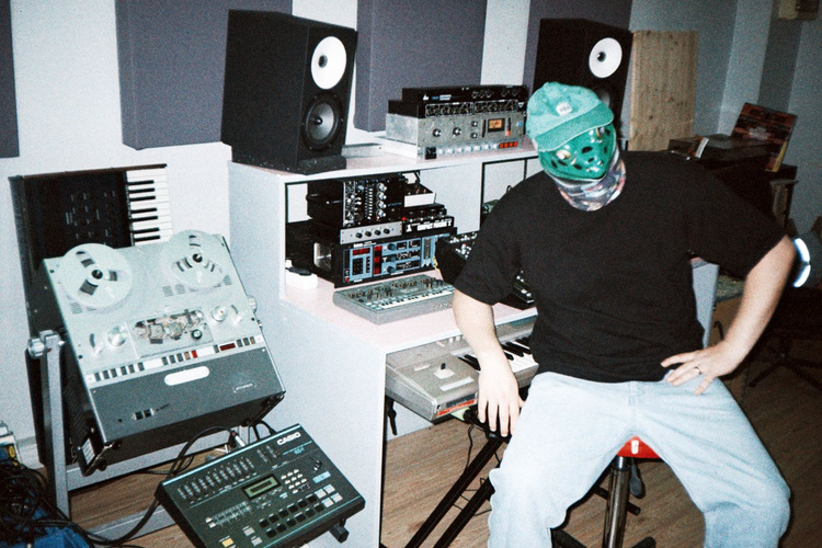 Laine Klubiöö:  TAPES(UK)